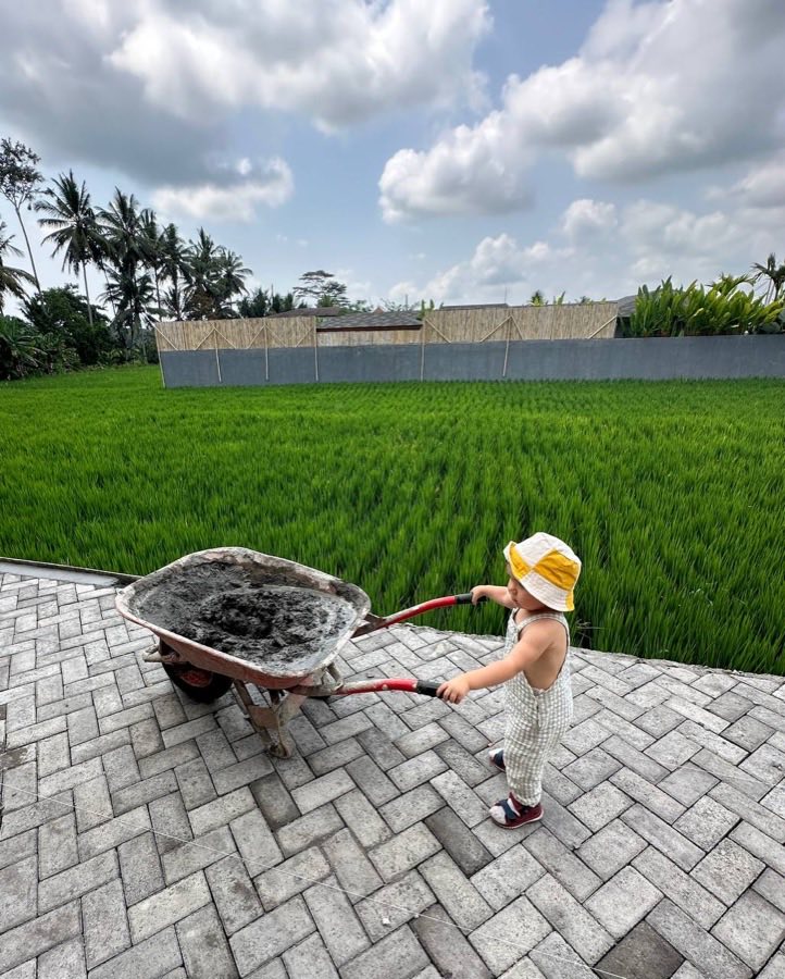 Our son during construction of Hubuddha Villas